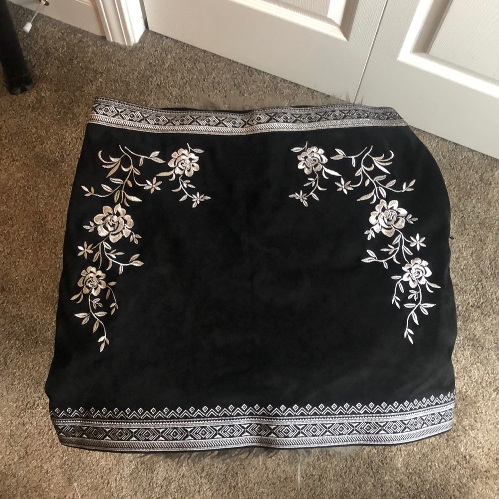 Black and white western velvet skirt